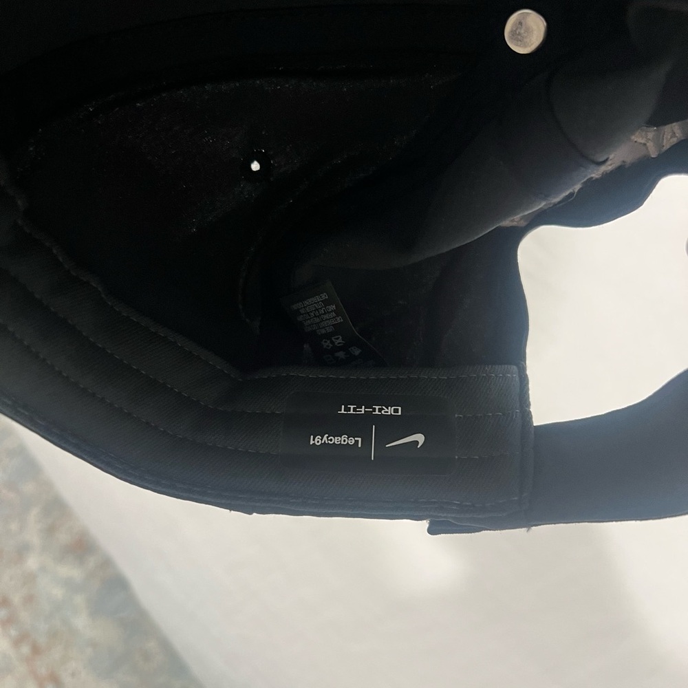 Nike Black and White Logo Cap - Picture 3 of 4